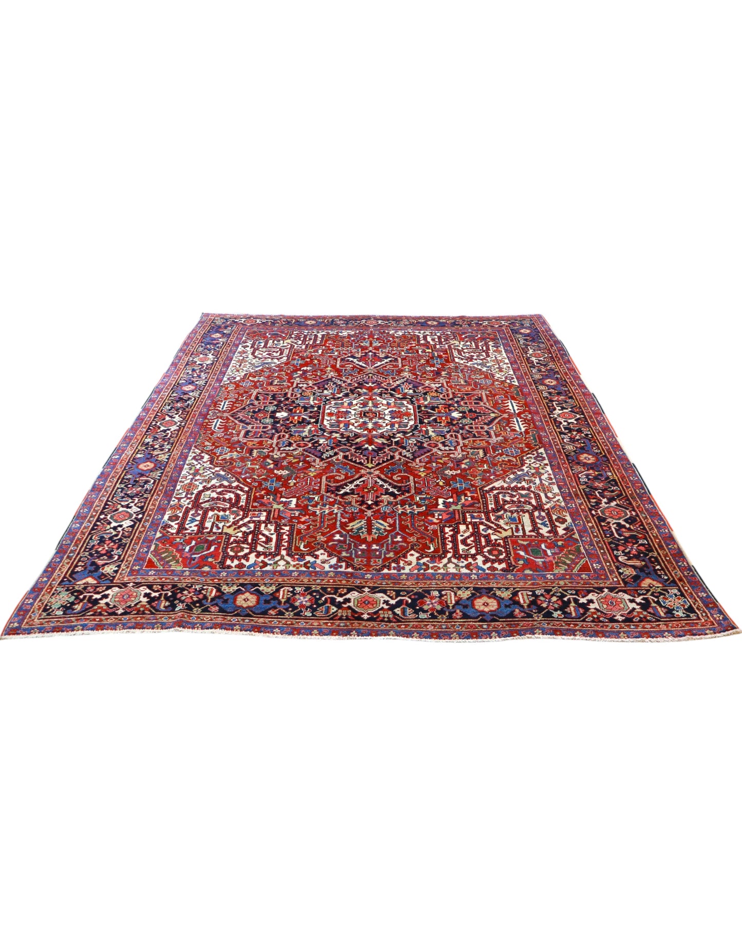 Tappeto Heriz persiano 336x248 cm, annodato a mano in lana e cotone, con medaglione geometrico e motivi floreali tradizionali.