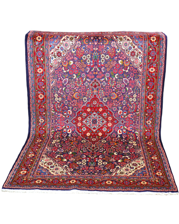 Tappeto Jozan 203x131 cm persiano, annodato a mano, fondo blu e rosso con medaglione centrale e motivi floreali ricchi di dettagli.