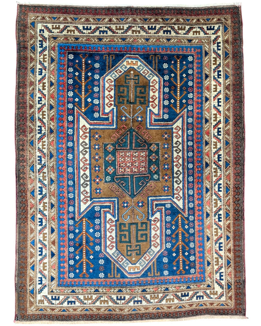 Tappeto Kazak Antico caucasico, fondo blu con cornice beige e disegno geometrico, annodato a mano, 208x153 cm.