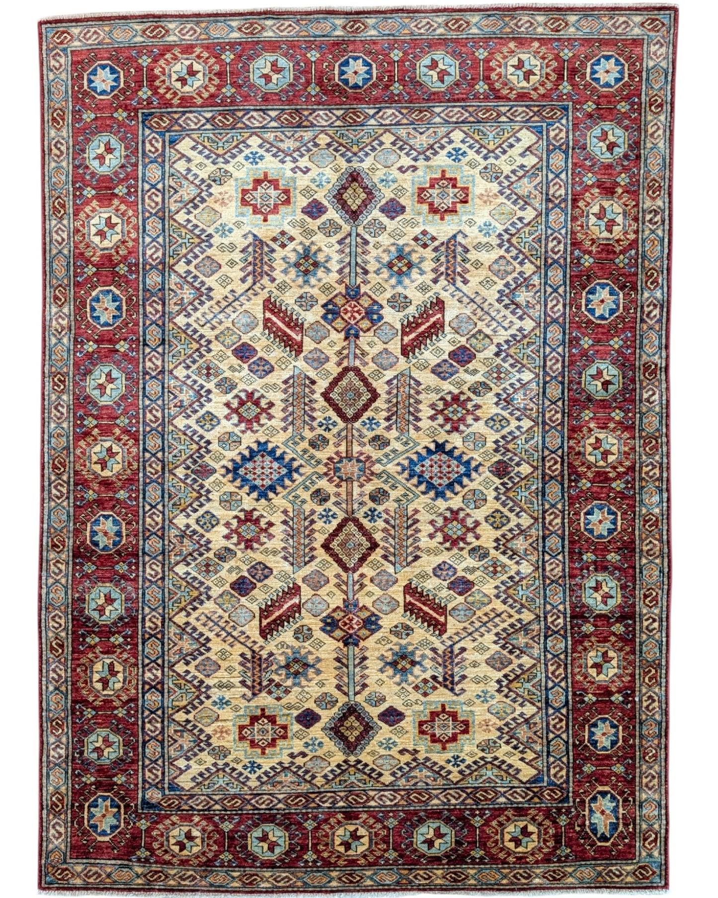 Tappeto Kazak afgano, beige e rosso con motivi geometrici multicolore, annodato a mano, 204x147 cm.
