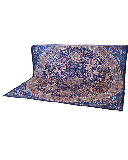 Tappeto Kerman quadrato 261x264 cm, annodato a mano in lana e cotone con colori vegetali, fondo blu con dettagli floreali e medaglione centrale persiano.