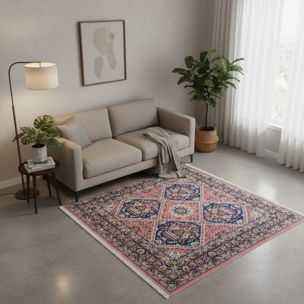 Tappeto Lilian con campo rosso mattone e motivi floreali stilizzati blu, annodato a mano in Persia con cotone e lana vegetale.