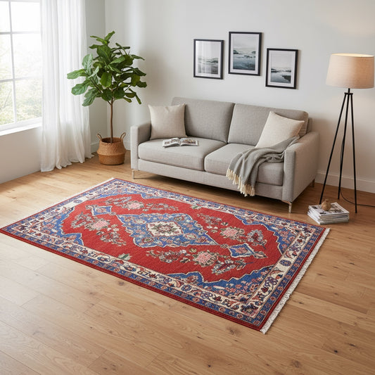 Tappeto Lilian rosso con cornice beige e motivi geometrici, annodato a mano in lana e cotone con colori vegetali.