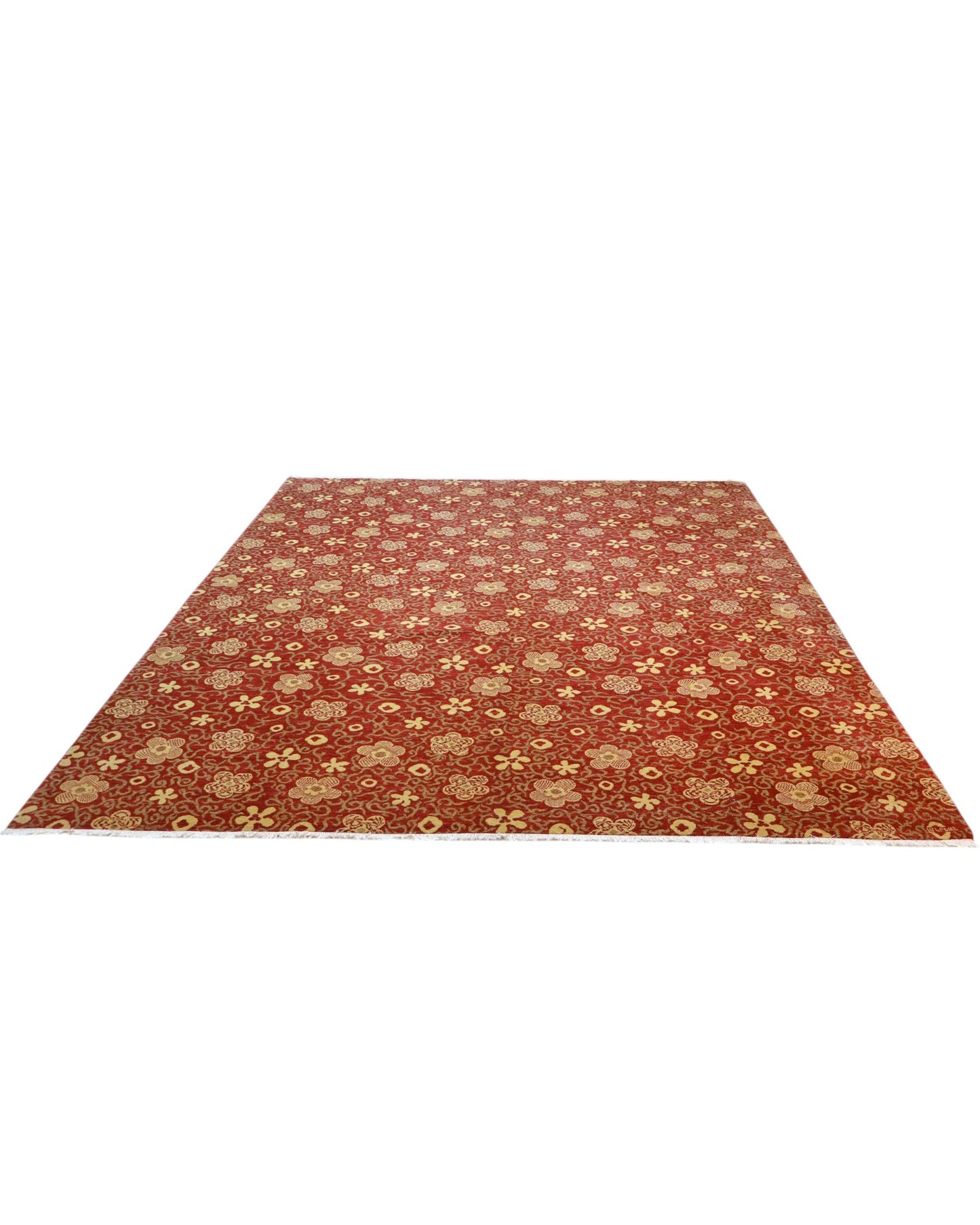 Tappeto Moderno 349x282 cm annodato a mano con fondo rosso e motivi floreali chiari.