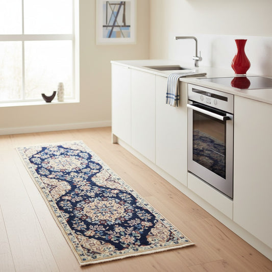 Tappeto Nain 208x63 cm, corridore persiano annodato a mano in lana e seta, fondo blu con motivi floreali avorio.