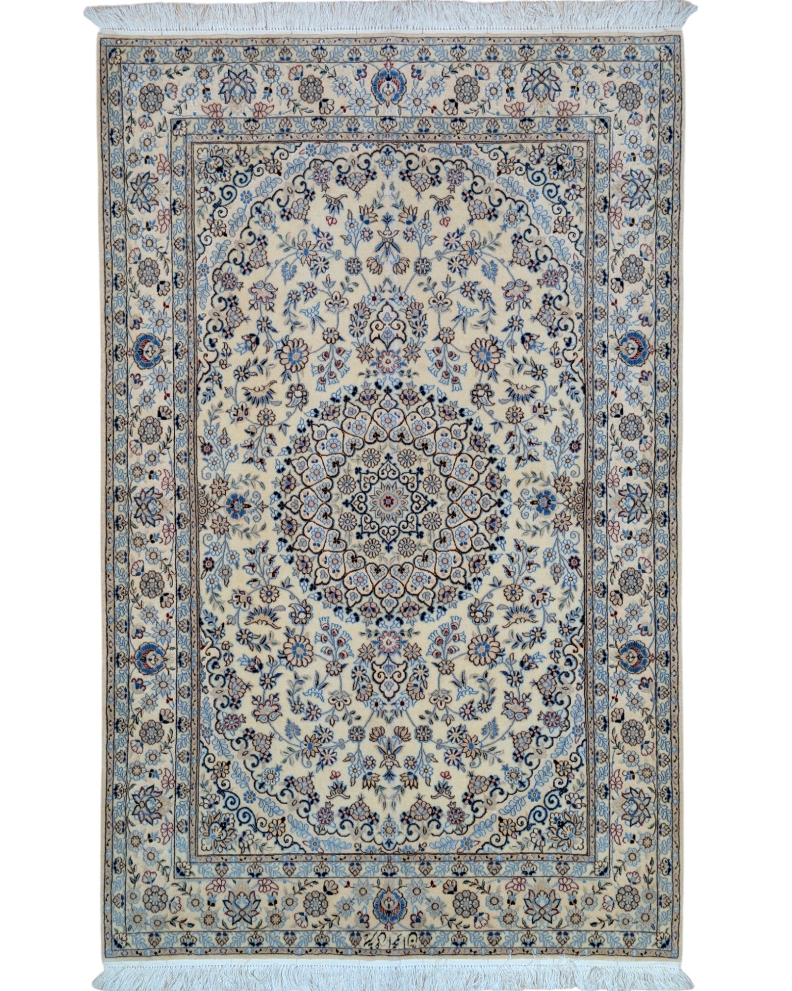 Tappeto Nain Habibian persiano 167x105 cm, annodato a mano, fondo beige con motivi decorativi armoniosi, vello in lana mista seta, certificato di autenticità incluso.