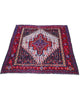 Tappeto Sanneh rosso 133x124 cm con disegno tradizionale in salotto