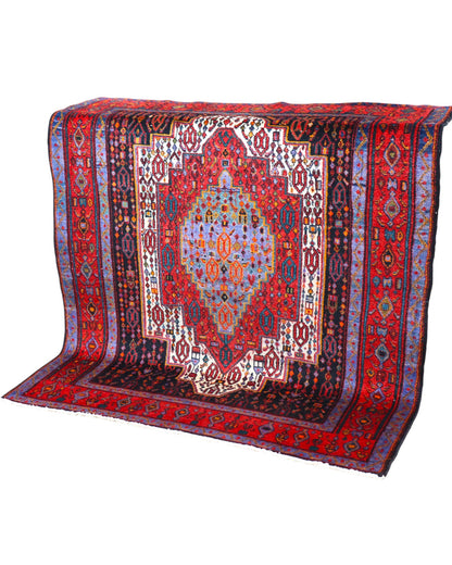 Tappeto Senneh 168x143 cm persiano, annodato a mano, medaglione centrale geometrico su fondo rosso con dettagli blu, avorio e arancio, tipico del Kurdistan iraniano.