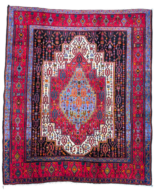 Tappeto Senneh 168x143 cm persiano, annodato a mano, medaglione centrale geometrico su fondo rosso con dettagli blu, avorio e arancio, tipico del Kurdistan iraniano.