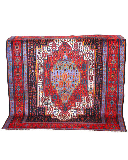 Tappeto Senneh 168x143 cm persiano, annodato a mano, medaglione centrale geometrico su fondo rosso con dettagli blu, avorio e arancio, tipico del Kurdistan iraniano.
