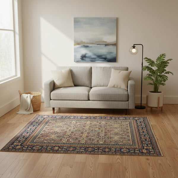 Tappeto Shirvan beige con cornice blu e motivi geometrici, annodato a mano in Afghanistan in pura lana tinta con colori vegetali.