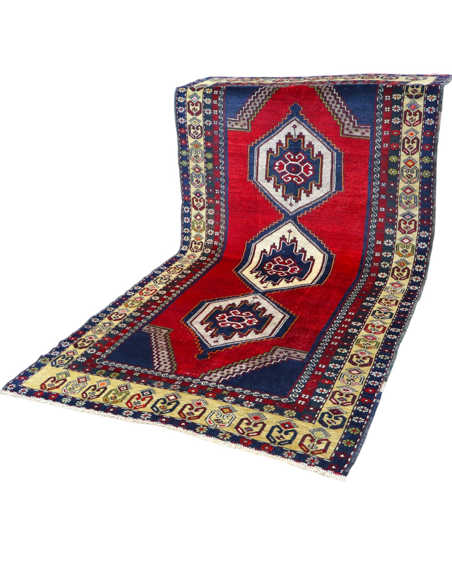 Tappeto Turko 273x149 cm annodato a mano, rettangolare, fondo rosso intenso con tre medaglioni geometrici blu e avorio, cornice decorata con motivi anatolici.