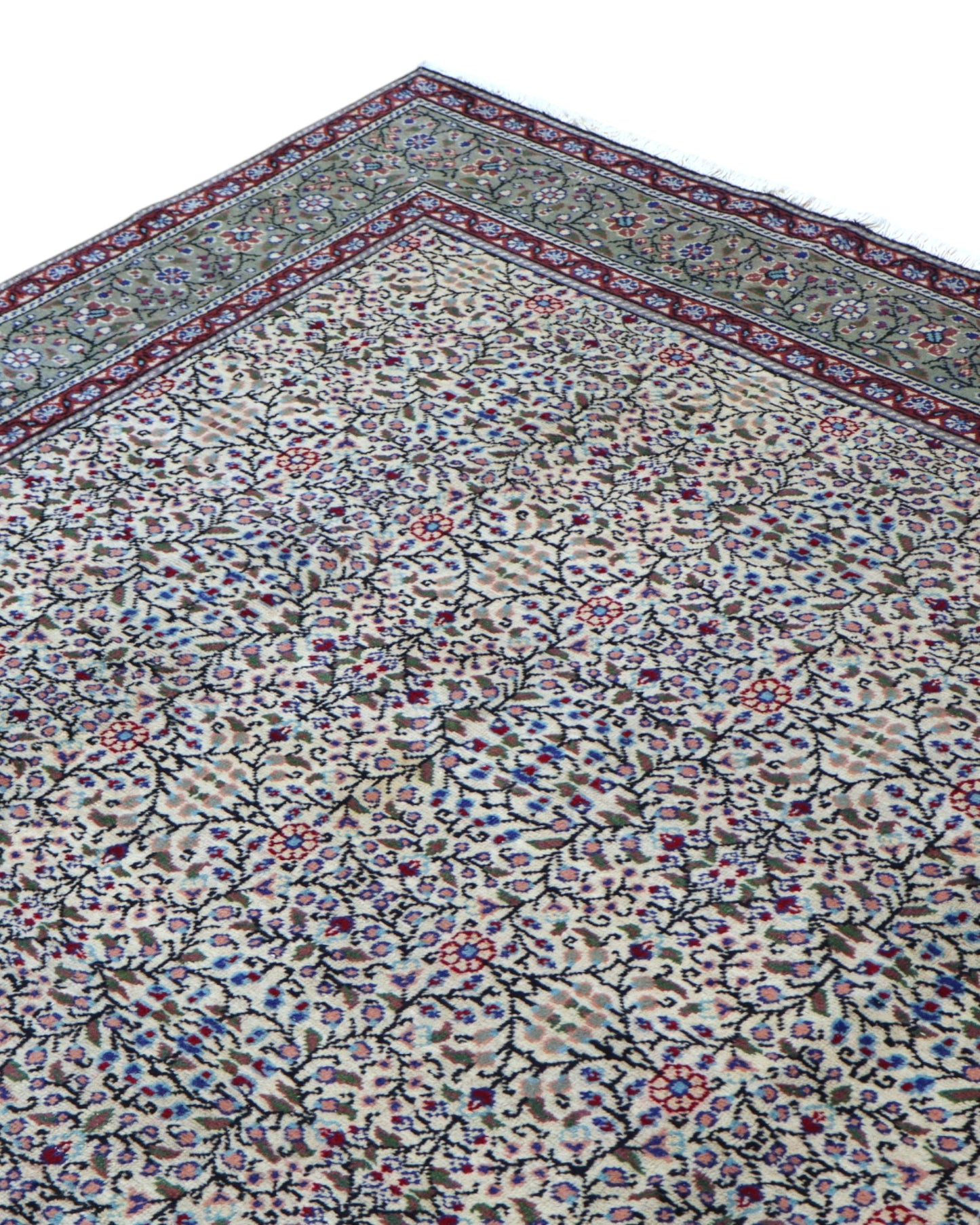 Tappeto Ushak turco 296x198 cm con fondo chiaro e motivi floreali e geometrici in rosa, blu e verde, tramato ed annodato a mano, provenienza Turchia.