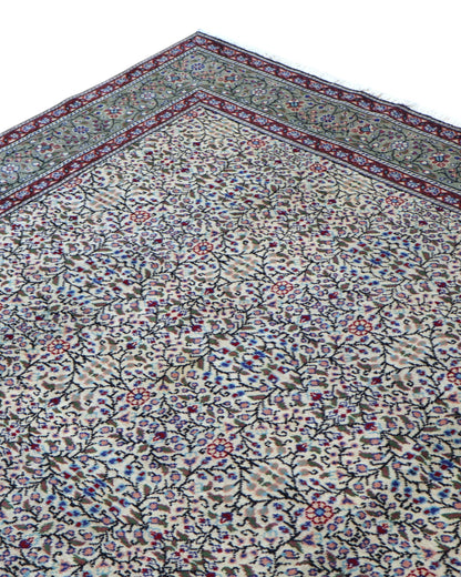 Tappeto Ushak turco 296x198 cm con fondo chiaro e motivi floreali e geometrici in rosa, blu e verde, tramato ed annodato a mano, provenienza Turchia.