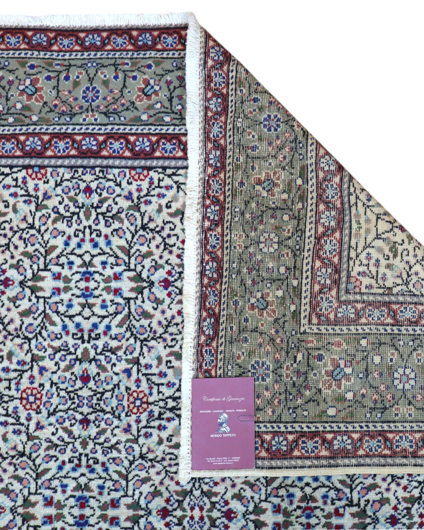 Tappeto Ushak turco 296x198 cm con fondo chiaro e motivi floreali e geometrici in rosa, blu e verde, tramato ed annodato a mano, provenienza Turchia.