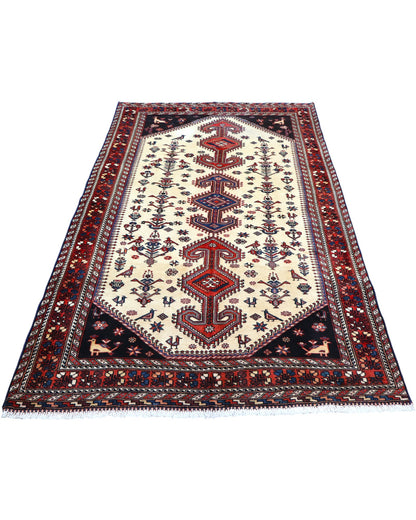 Tappeto Yalame 241x135 cm persiano, annodato a mano, fondo chiaro con medaglioni geometrici e motivi floreali e animali, tipico della tradizione Yalameh.