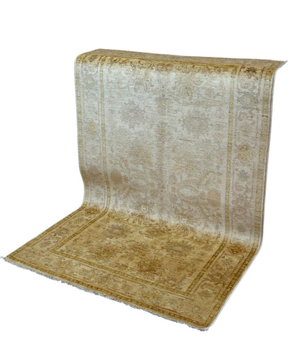 Tappeto Ziegler 185x120 cm annodato a mano con motivi floreali su fondo beige chiaro e bordura avorio.