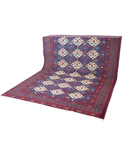 Tappeto afgano 289x196 cm con fondo blu e motivi geometrici avorio e rossi, tramato ed annodato a mano, provenienza Afghanistan.