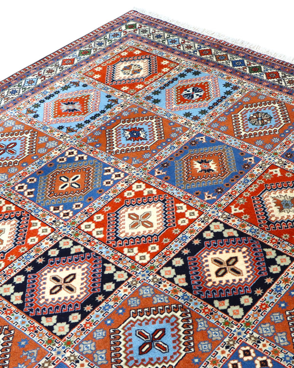 "Tappeto Yalameh annodato a mano con motivi geometrici in marrone, blu, rosso, giallo e crema, 290x204 cm."