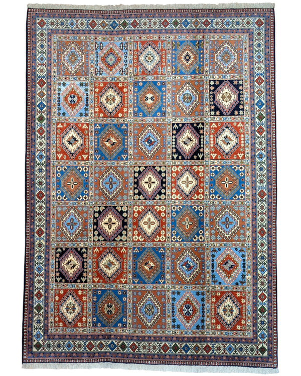 "Tappeto Yalameh annodato a mano con motivi geometrici in marrone, blu, rosso, giallo e crema, 290x204 cm."