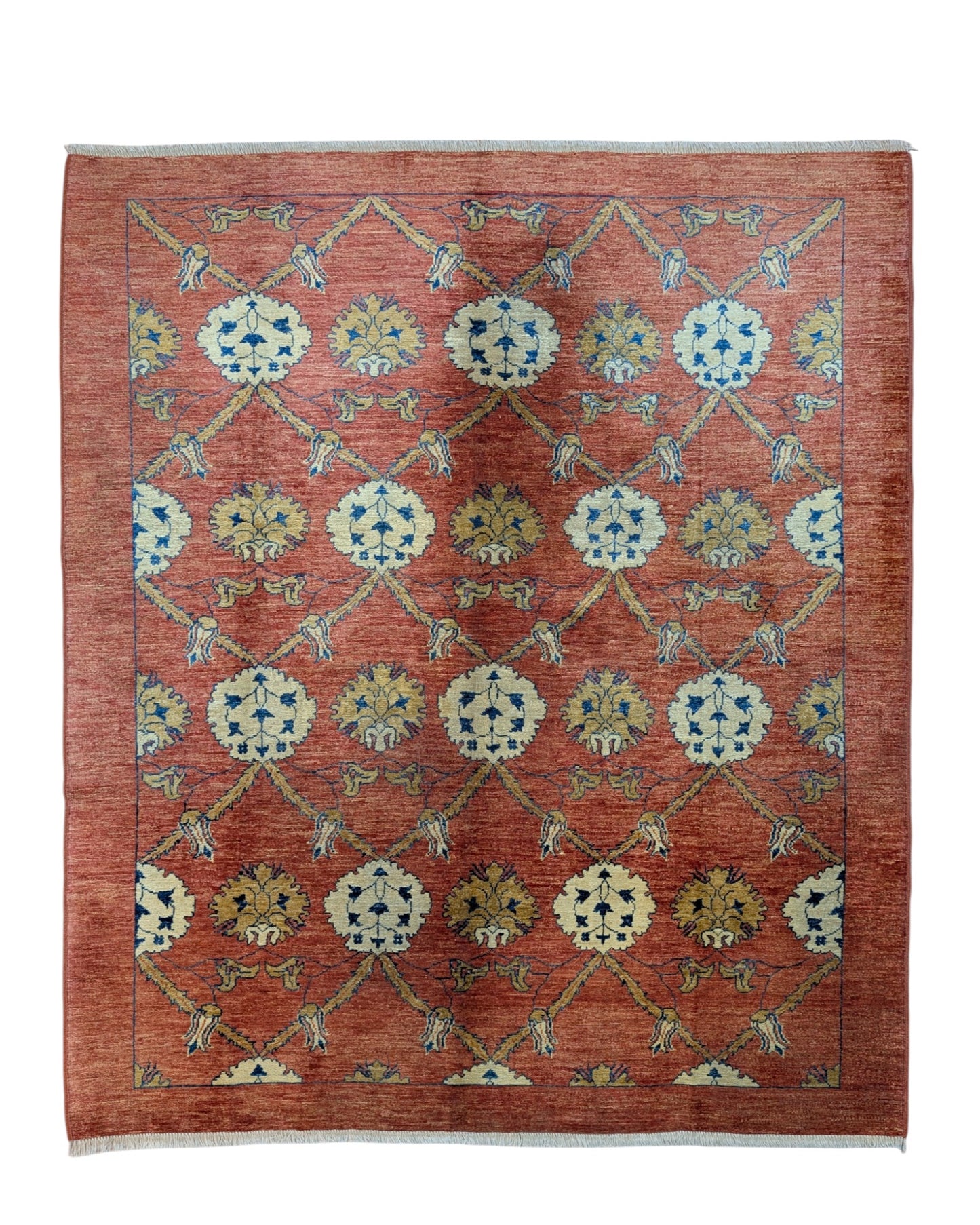 Tappeto contemporaneo 238x208 cm, fondo color mattone con motivi floreali e geometrici giallo/beige e blu, annodato a mano in Afghanistan, lana tinta vegetale, certificato di autenticità.