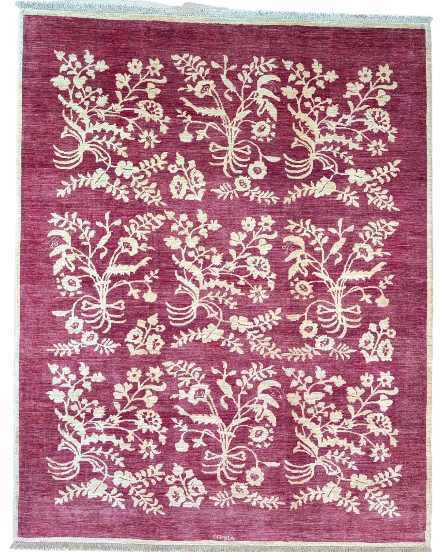 Tappeto moderno 225x178 cm Persia con fondo bordeaux e motivi floreali in avorio, annodato a mano in lana e cotone.