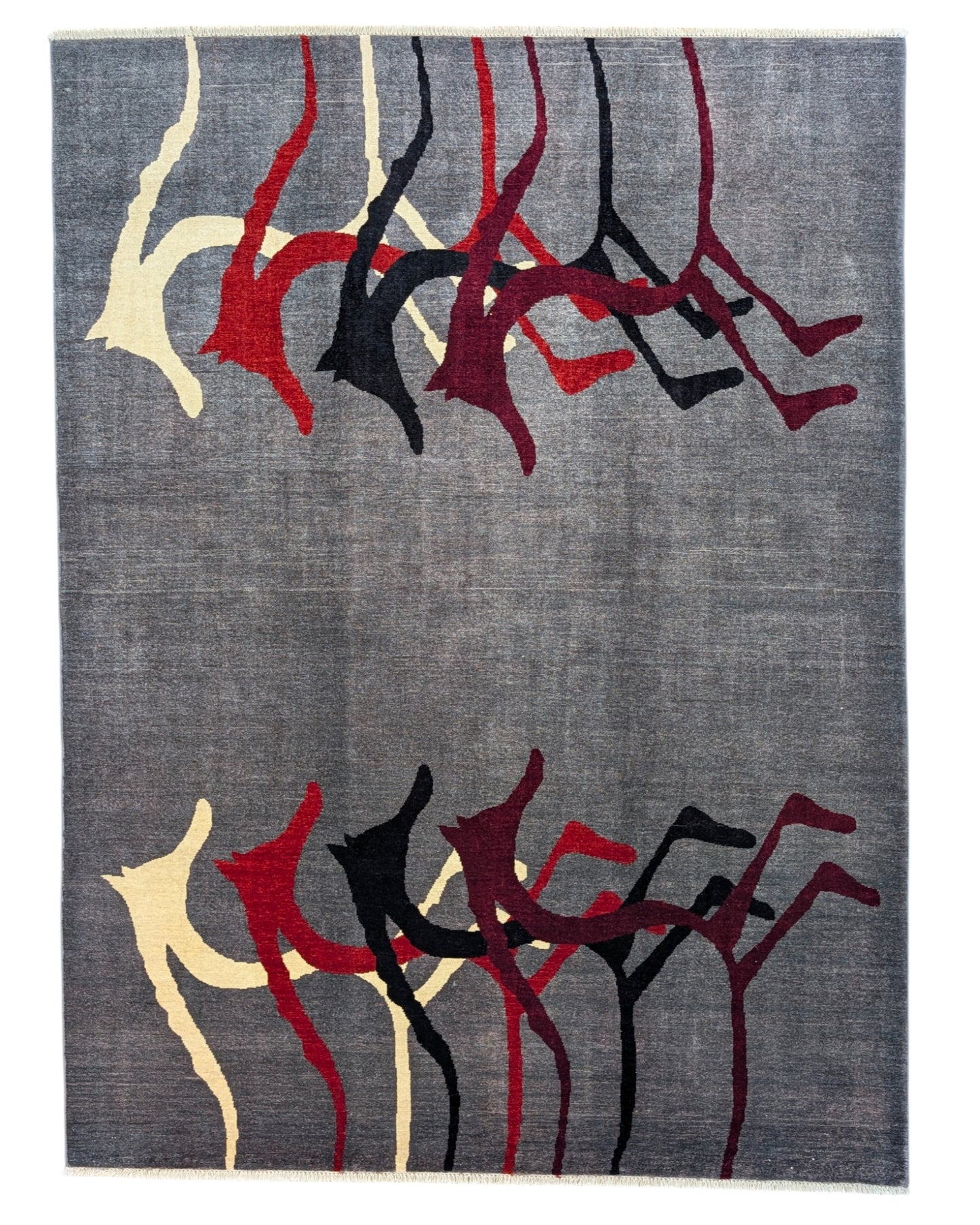 Tappeto moderno “Cavalli Preistorici” 240x280 cm di Dario, annodato a mano, cavalli stilizzati ispirati all’arte rupestre su fondo grigio, lana tinta vegetale, pezzo unico.