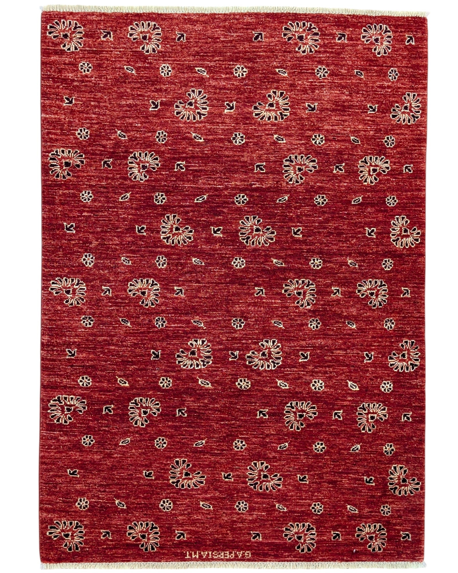 Tappeto moderno “Eco di Fiori” 158x112 cm di Dario, annodato a mano, motivo floreale stilizzato in beige su fondo rosso mattone, lana e cotone, pezzo unico certificato.