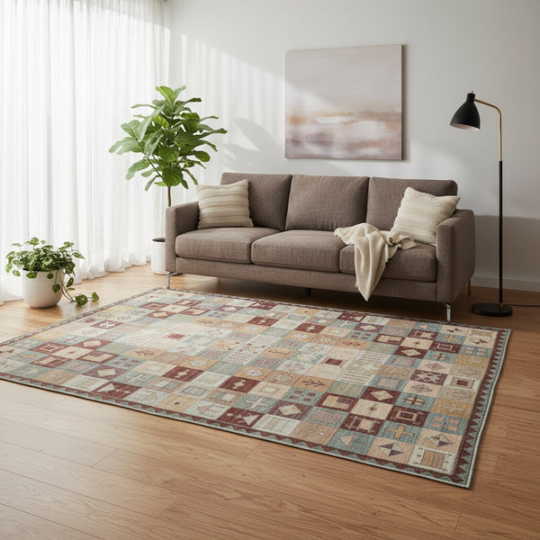 Tappeto persiano moderno con griglia di quadrati e rettangoli decorati, colori caldi e freddi armonizzati, annodato a mano in lana tinta vegetale con base in cotone.