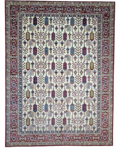 Tappeto Shirvan 209x230 cm con fondo avorio e motivi geometrici in rosso, blu, verde e giallo, tramato ed annodato a mano, provenienza Caucaso.