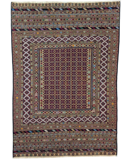 Tappeto Sumakh 184x126 cm con fondo bordeaux e motivi geometrici multicolori, annodato a mano, tradizione caucasica.