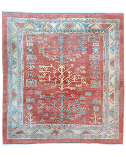 Tappeto Ziegler 248x230 cm con fondo rosso, Albero della Vita e bordure geometriche azzurre e avorio, tramato ed annodato a mano, provenienza Afghanistan.