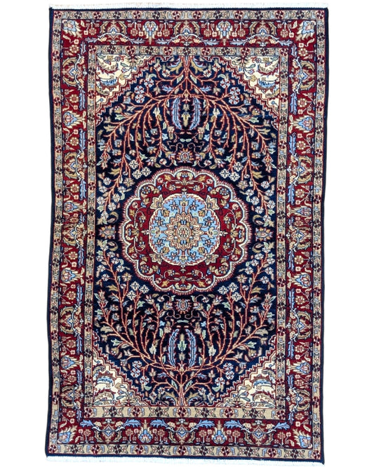 Tappeto Kerman 152x96 cm con motivo medaglione, ideale per soggiorno.