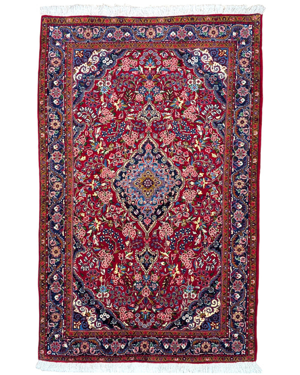 Tappeto persiano 163x106 cm rosso con medaglione floreale in soggiorno elegante