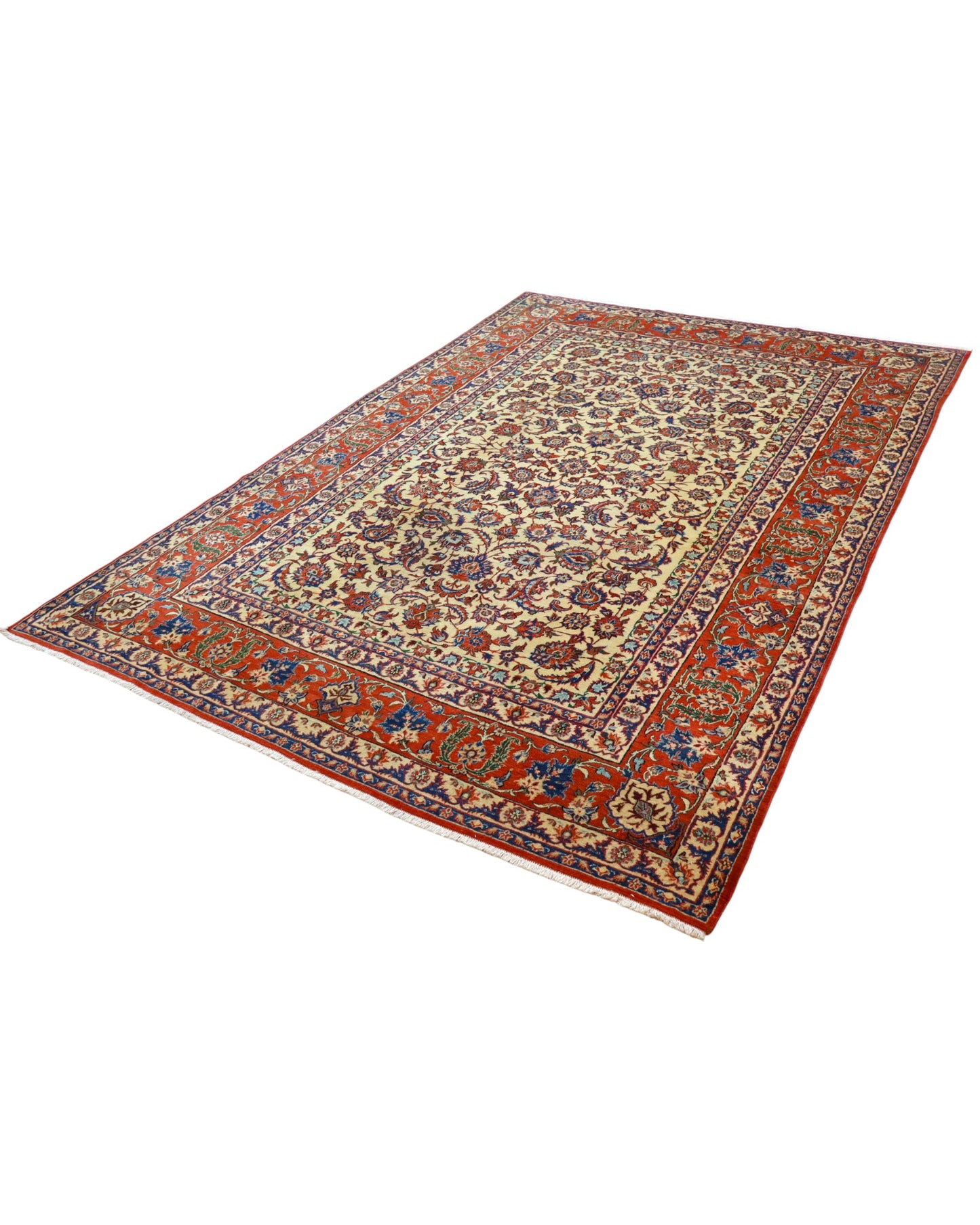 "Tappeto Esfahan annodato a mano con motivi floreali nei toni del blu, rosso, oro e verde su fondo avorio, 322x216 cm."