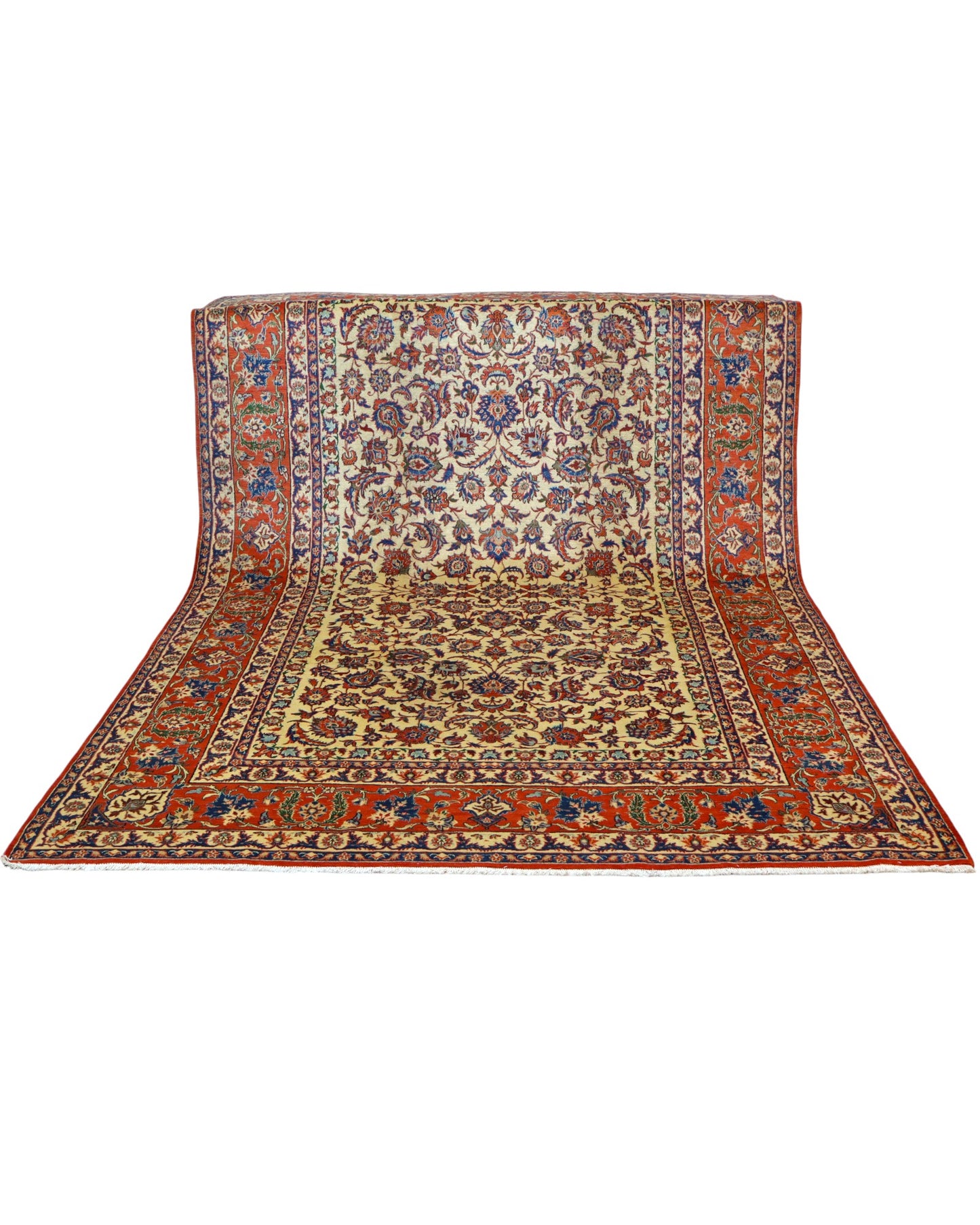 "Tappeto Esfahan annodato a mano con motivi floreali nei toni del blu, rosso, oro e verde su fondo avorio, 322x216 cm."