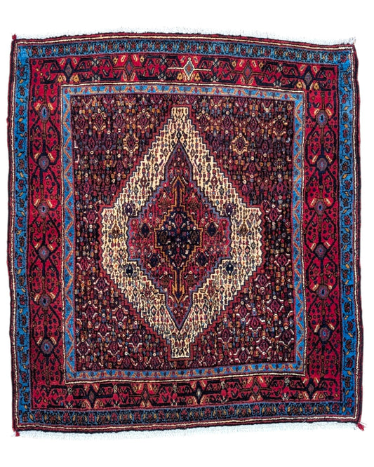 Tappeto persiano 150x134 cm rosso con medaglione geometrico in soggiorno elegante