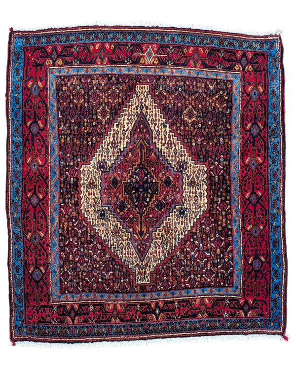 Tappeto persiano 150x134 cm rosso con medaglione geometrico in soggiorno elegante