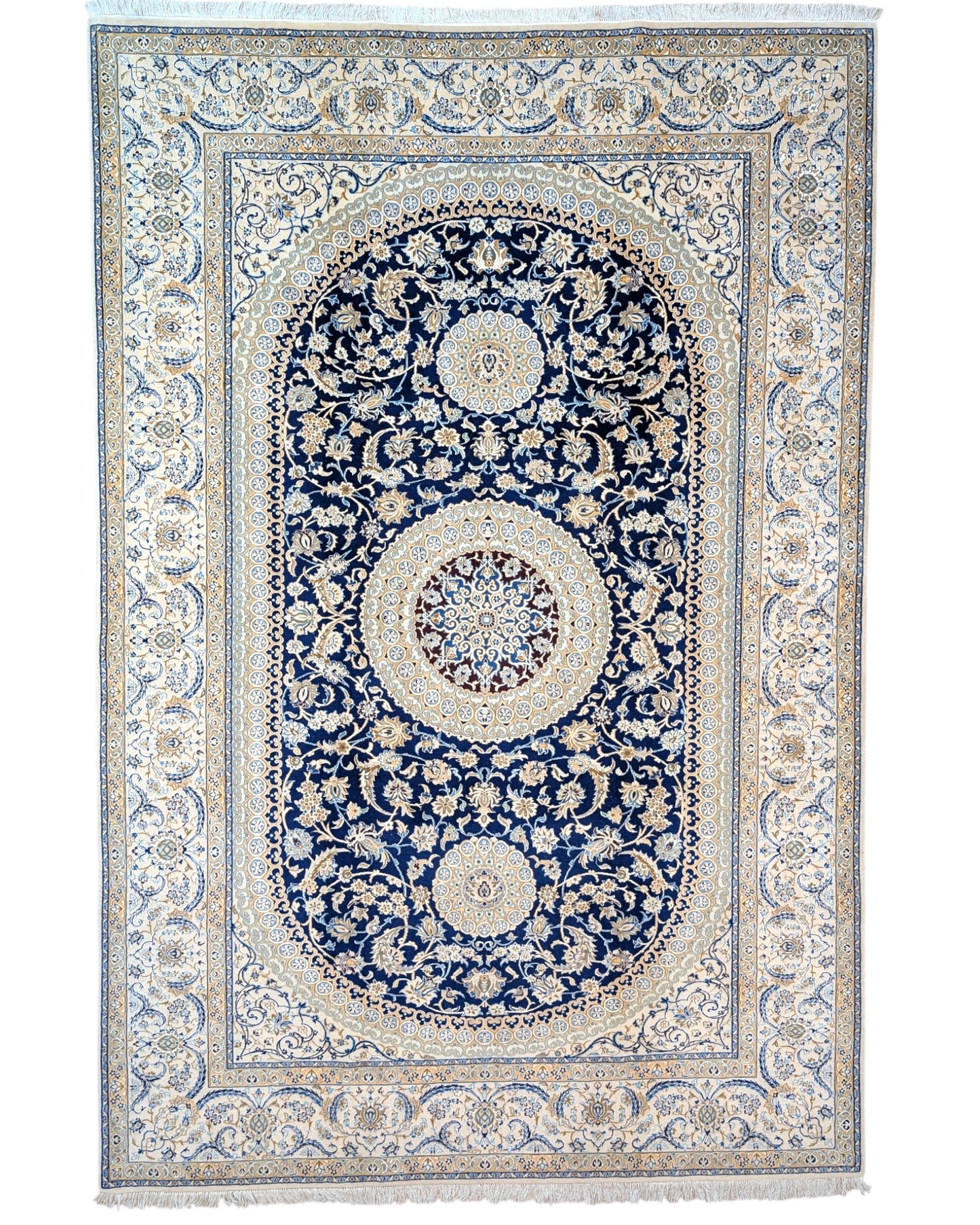 "Tappeto Nain Habibiyan annodato a mano con motivi floreali dorati su fondo blu, 300x200 cm."