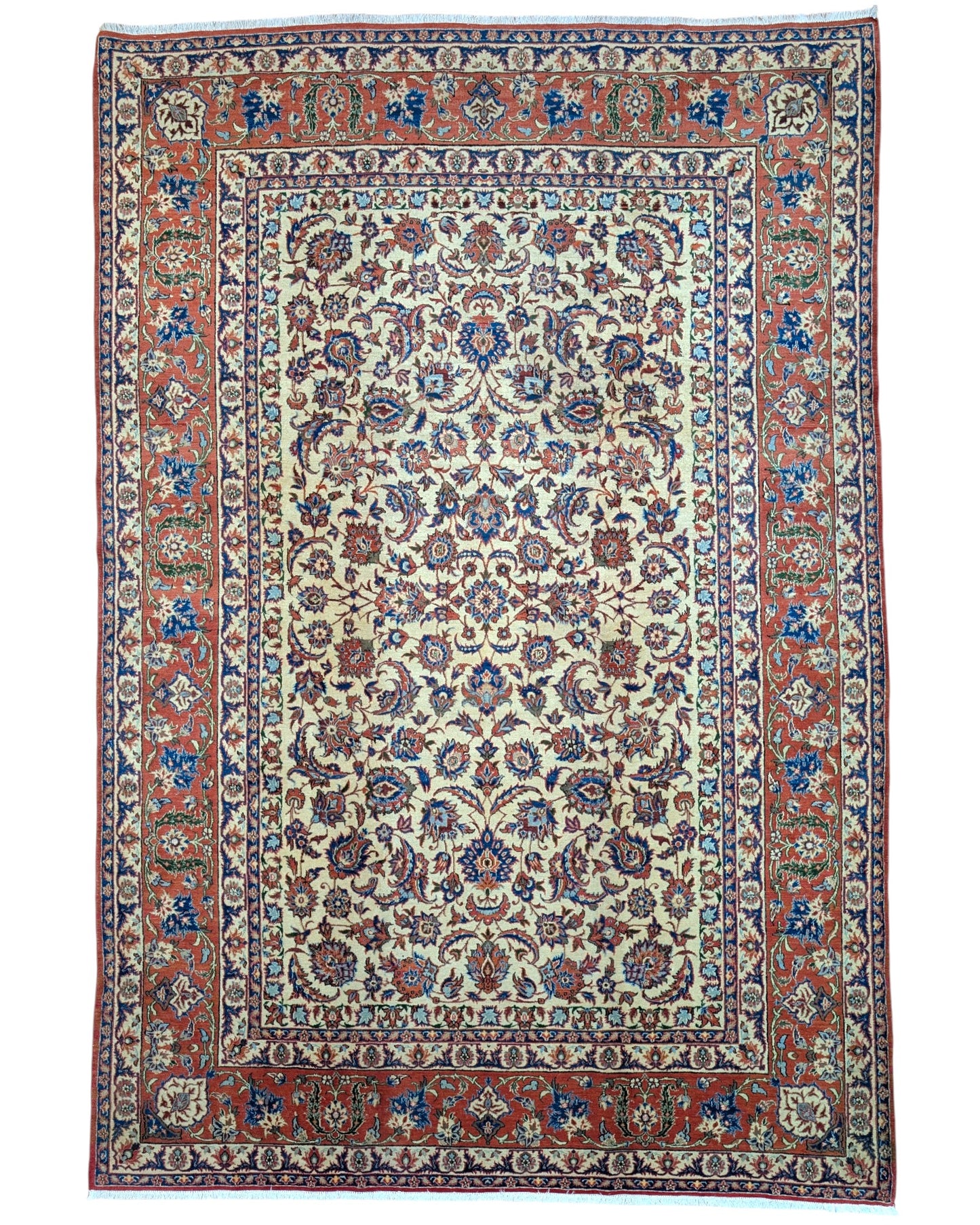 "Tappeto Esfahan annodato a mano con motivi floreali nei toni del blu, rosso, oro e verde su fondo avorio, 322x216 cm."