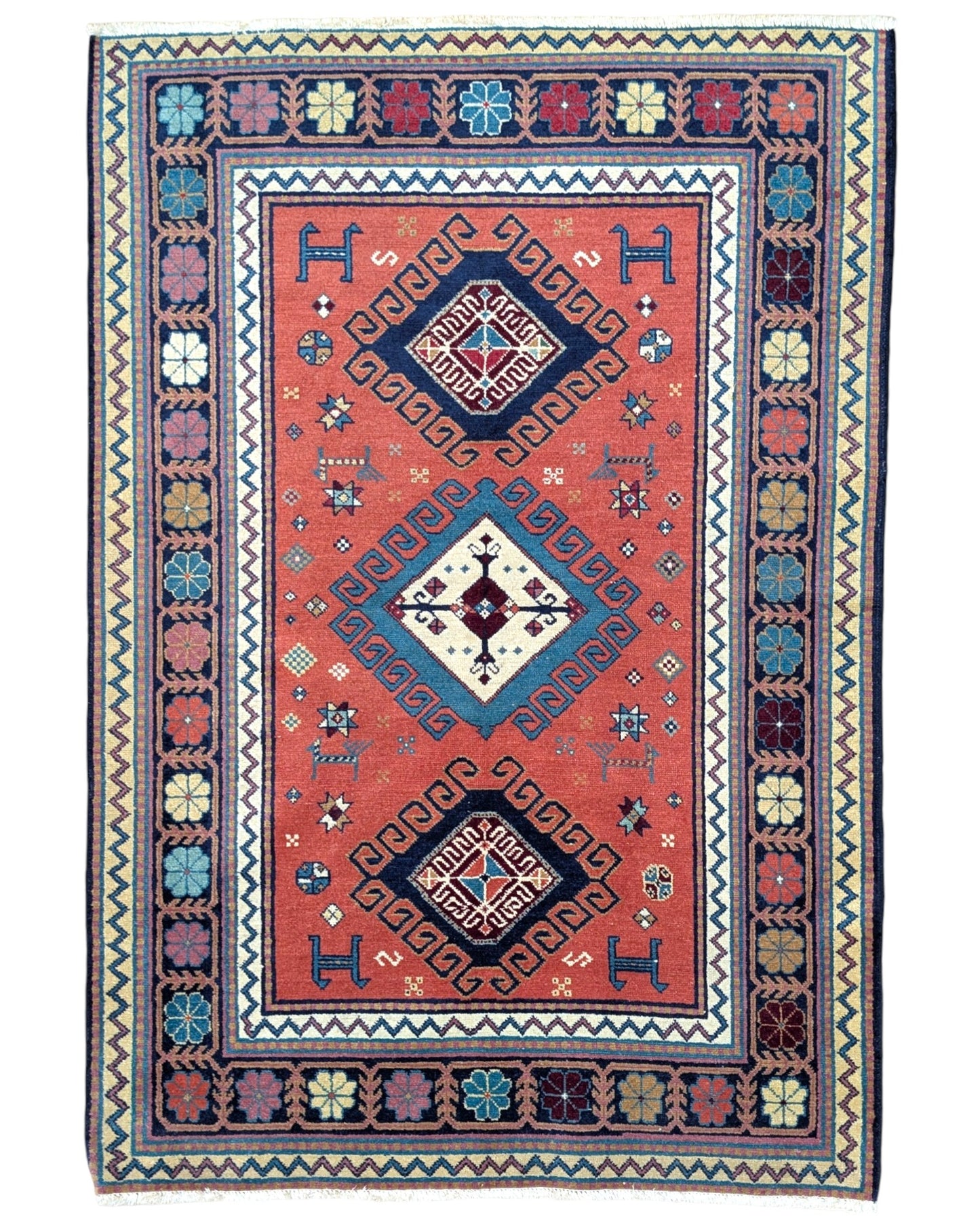 Tappeto tribale rosso 167x117 cm con disegni caucasici in salotto