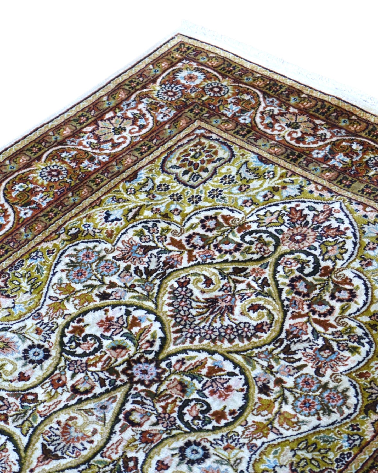Tappeto indiano 150x96 cm annodato a mano, fondo avorio con motivi floreali dettagliati in marrone, oro e azzurro, design elegante tradizionale