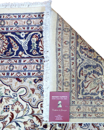 "Tappeto Kashmir avorio e blu con medaglione centrale, 278x187 cm."