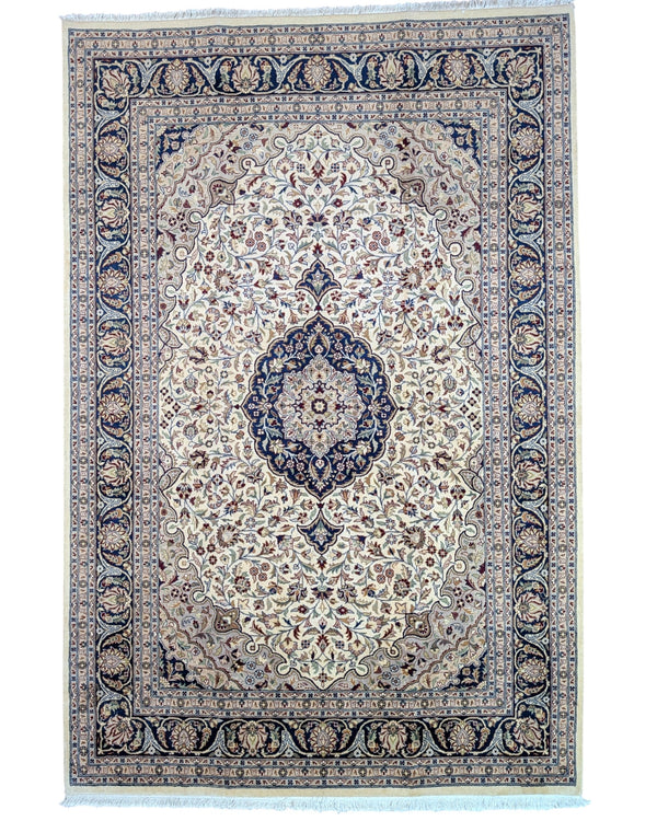 "Tappeto Kashmir avorio e blu con medaglione centrale, 278x187 cm."