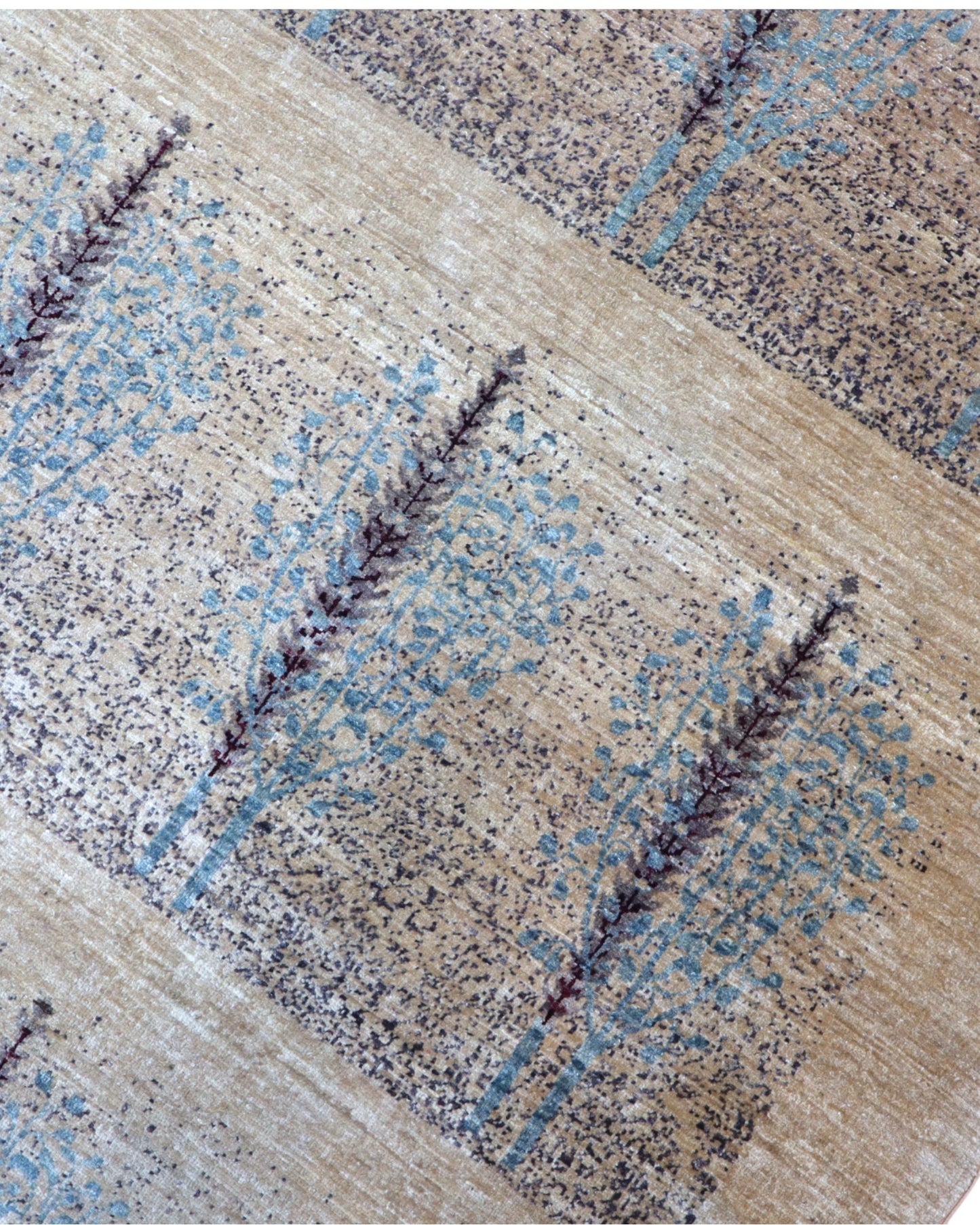 "Tappeto Moderno beige con alberi stilizzati in pattern ripetuto, 292x207 cm."