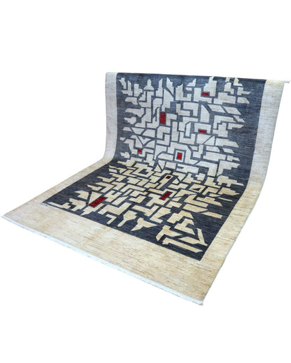 "Tappeto moderno beige con pannello geometrico grigio e accenti rossi, annodato a mano, 293x201 cm."