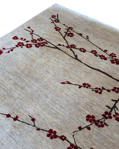 "Tappeto moderno beige con rami stilizzati e fiori rosso scuro, annodato a mano, 304x204 cm."