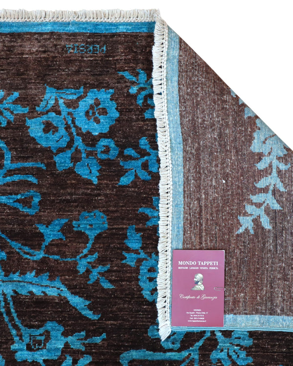 "Tappeto Moderno marrone con fiori turchesi ripetuti, 282x202 cm."