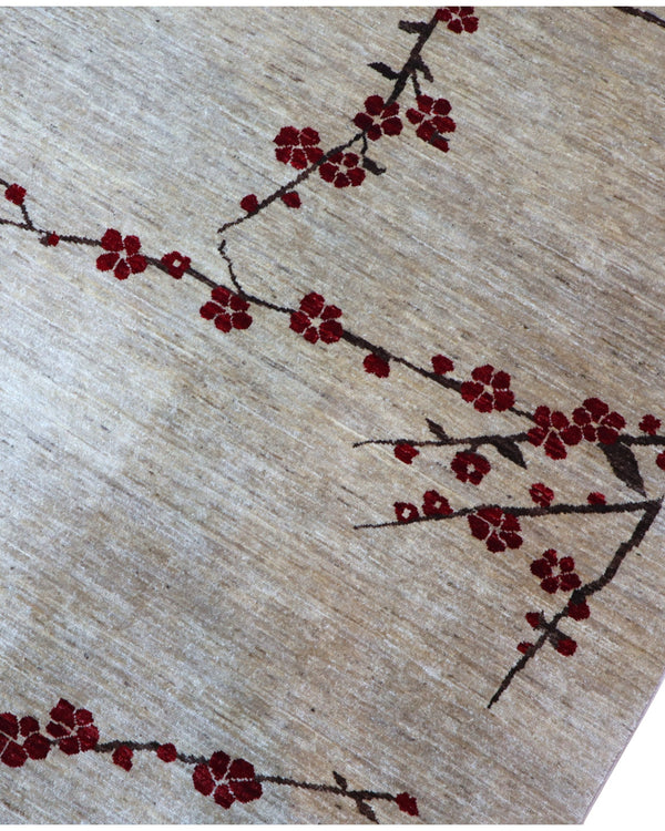 "Tappeto moderno beige con rami stilizzati e fiori rosso scuro, annodato a mano, 304x204 cm."