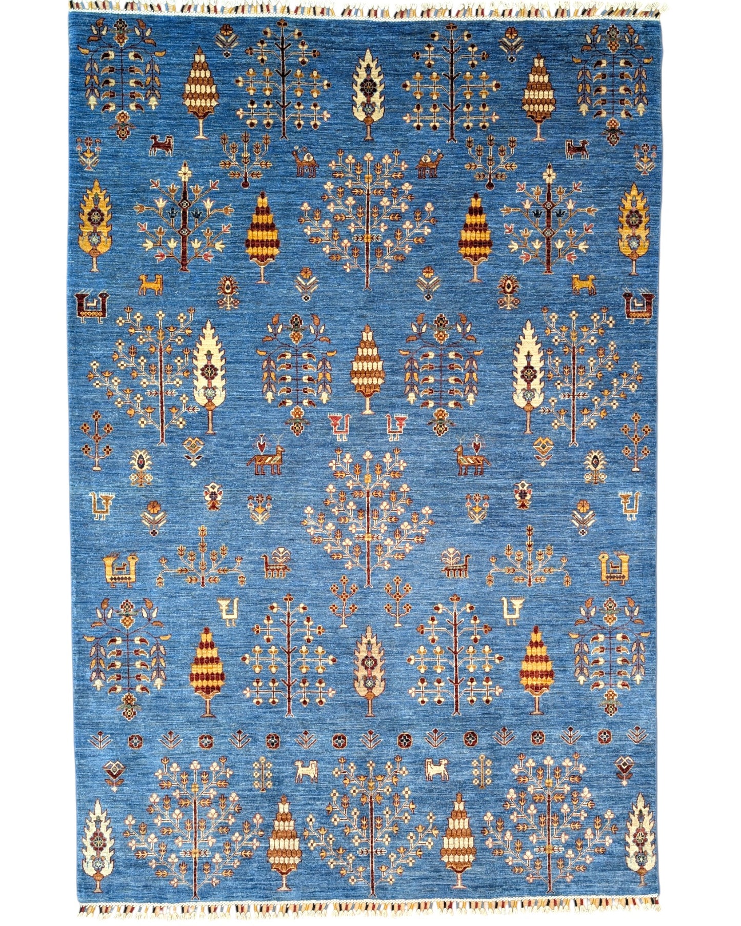 "Tappeto moderno blu con motivi Gabbeh stilizzati in oro, crema e rosso, annodato a mano, 300x200 cm."
